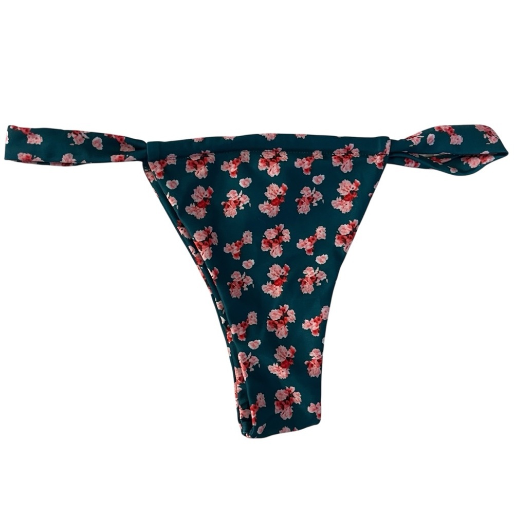 Strawberry Milk Mob Gecko Top And Bottom 2-Piece Floral Bikini — XS And S - Picture 14 of 16